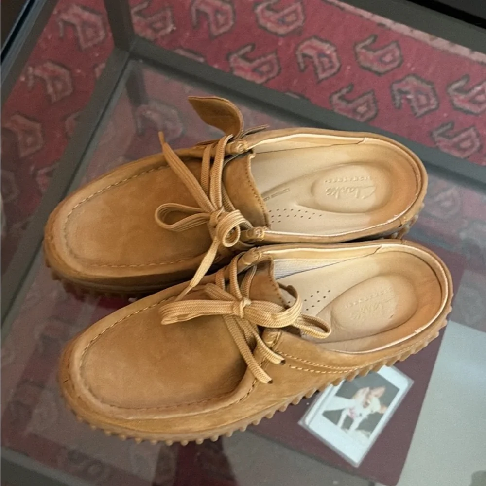 Worn Once Clarks Camel/Tan Leather Platform Moccasin Mules - Picture 2 of 5